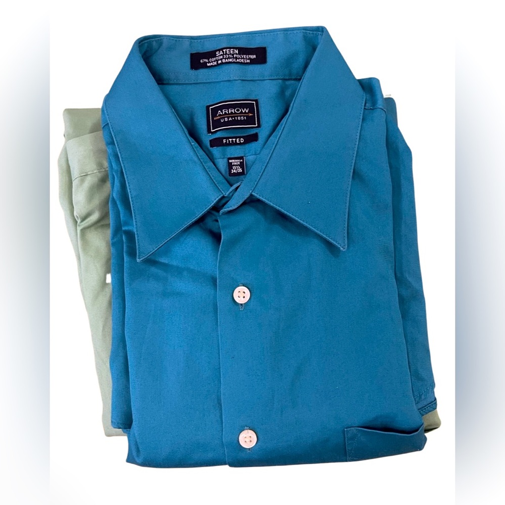 2 Men’s Button Down shirts